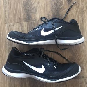 🏃🏻‍♀️Women’s Nike Training Shoes Black & White